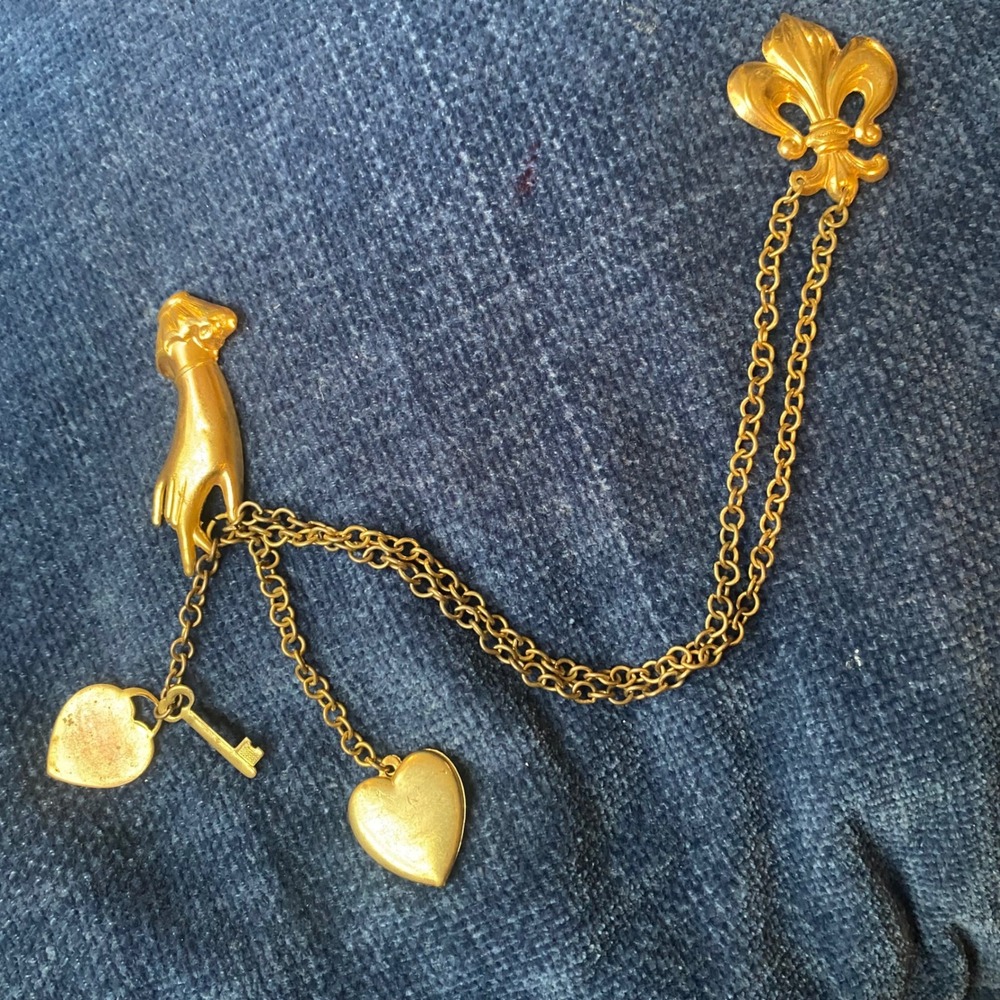 Vintage Gold Tone Fleur De Lis & Hand Pin Chain Heart Key Charms Jewelry Part